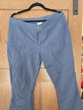 Women's Blue Pull-On Capris - Lightweight Travel Comfort